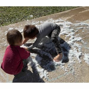 5 Packs of 1-Pound Jars of Amazing Artificial Snow Just Add Water and It Expands 100x, Makes 8 Gallons