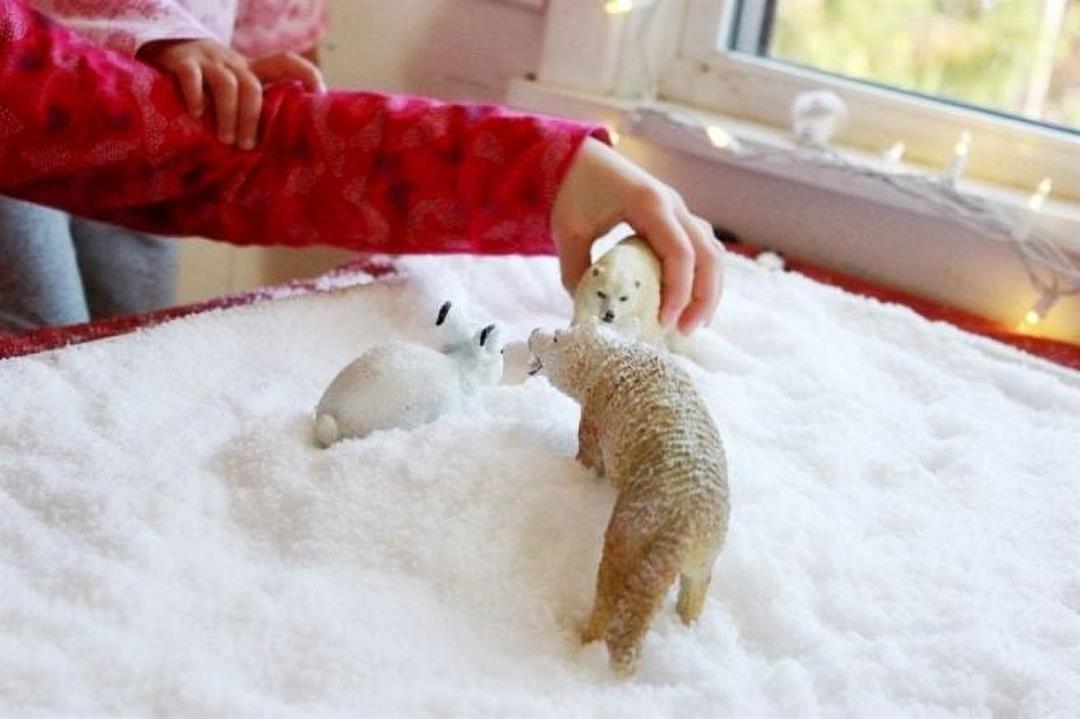 5 Packs of 1-Pound Jars of Amazing Artificial Snow Just Add Water and It Expands 100x, Makes 8 Gallons - Image 5