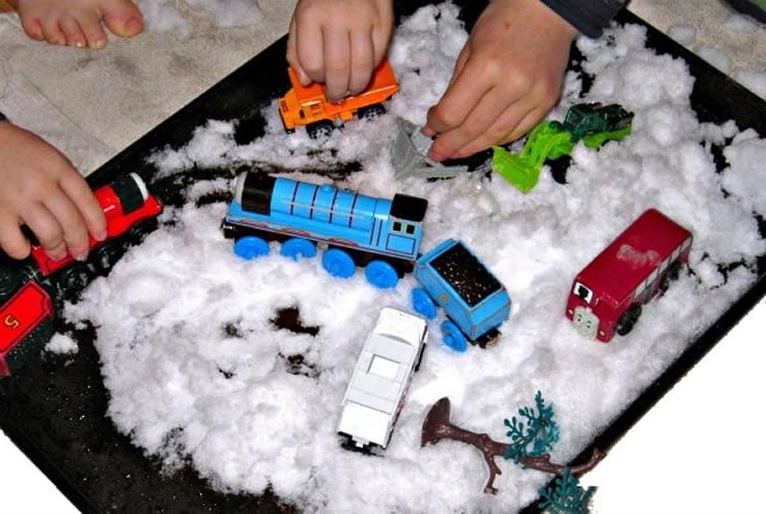 5 Packs of 1-Pound Jars of Amazing Artificial Snow Just Add Water and It Expands 100x, Makes 8 Gallons - Image 6