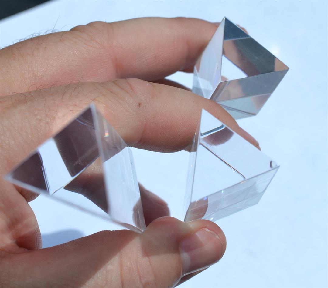 Equilateral Prisms 18pc Set - 6 Each of 1", 2", & 4" Lengths, 25mm Face Size - Acrylic Prisms - Classroom Pack - Eisco Labs - Image 4