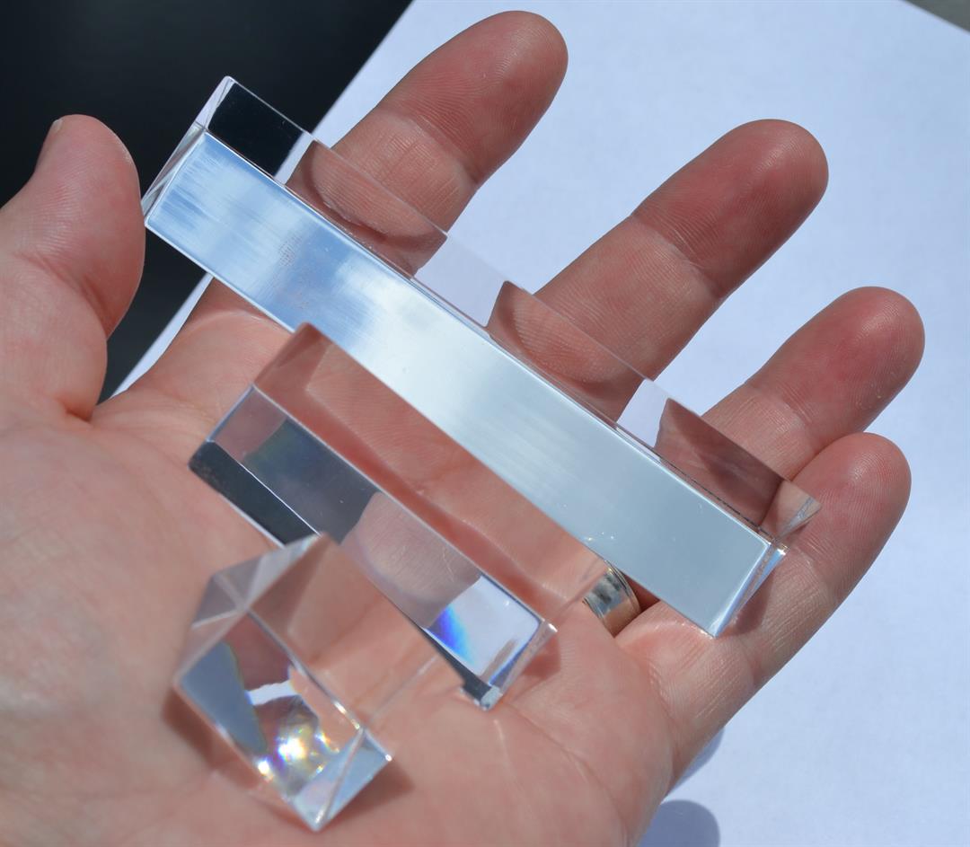 Equilateral Prisms 18pc Set - 6 Each of 1", 2", & 4" Lengths, 25mm Face Size - Acrylic Prisms - Classroom Pack - Eisco Labs - Image 5